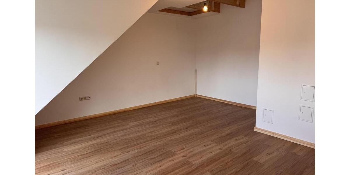 Dachgeschoßwohnung Lüneburg Ebensberg - 2 Zimmer, 120 m&sup2;, 1.500&euro; | Angebot:25648228