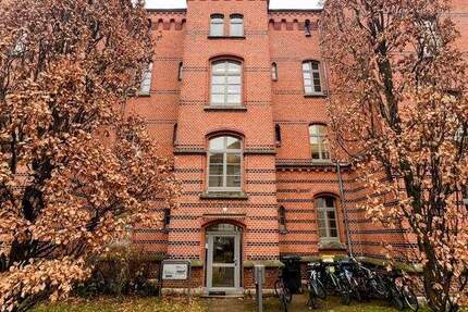 Büroetage im Hochparterre eines denkmalgeschützten Bürogebäudes mit zwei Pkw-Einstellplätzen zimmer