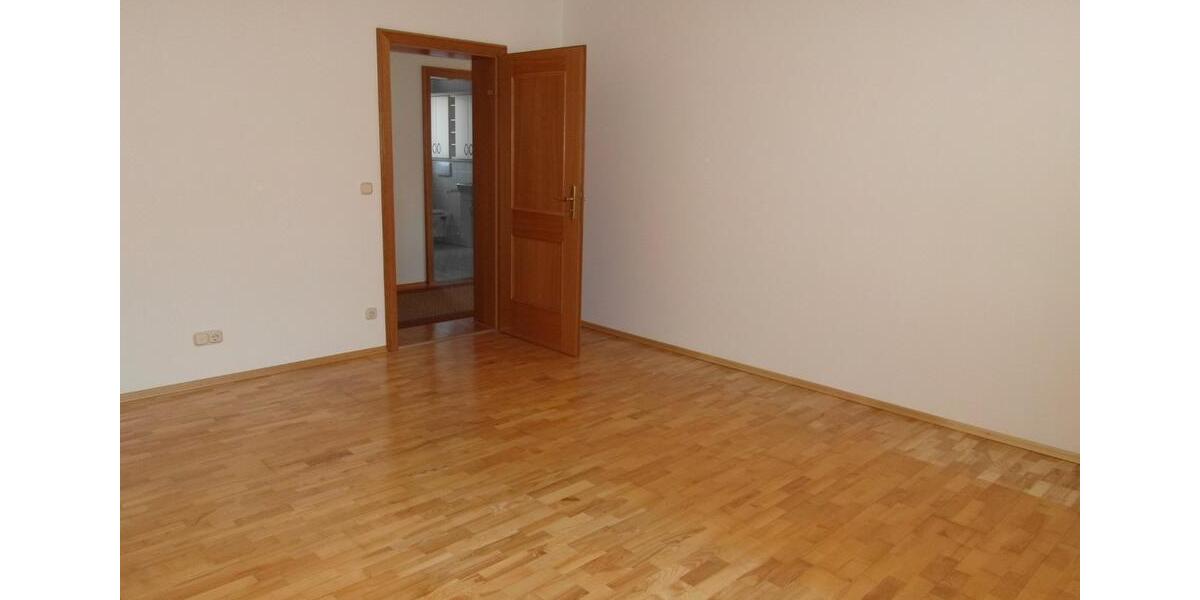 2-Zimmer-Wohnung (1. OG) in Graben mit Balkon und Garage 2 zimmer