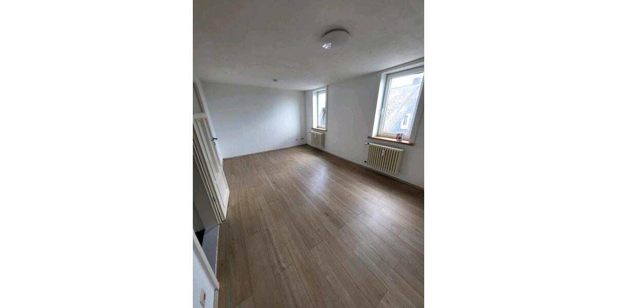 Etagenwohnung Neuhaus am Rennweg - 2 Zimmer, 60 m&sup2;, 570&euro; | Angebot:26670705