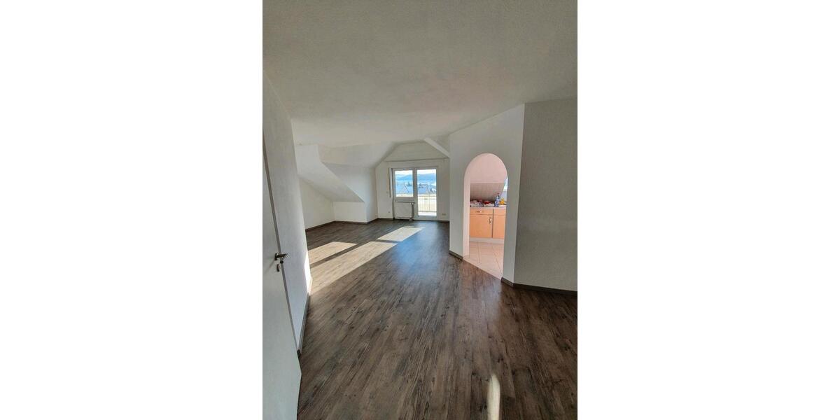 Dachgeschoßwohnung Nüdlingen - 3 Zimmer, 71 m&sup2;, 475&euro; | Angebot:25124432