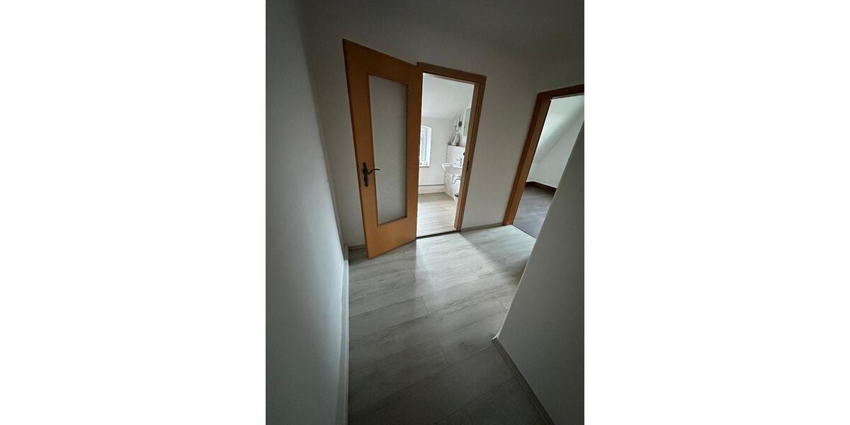 Schöne 3 ZKB Dachgeschosswohnung mit Gartennutzung in Lengenfeld 3 zimmer