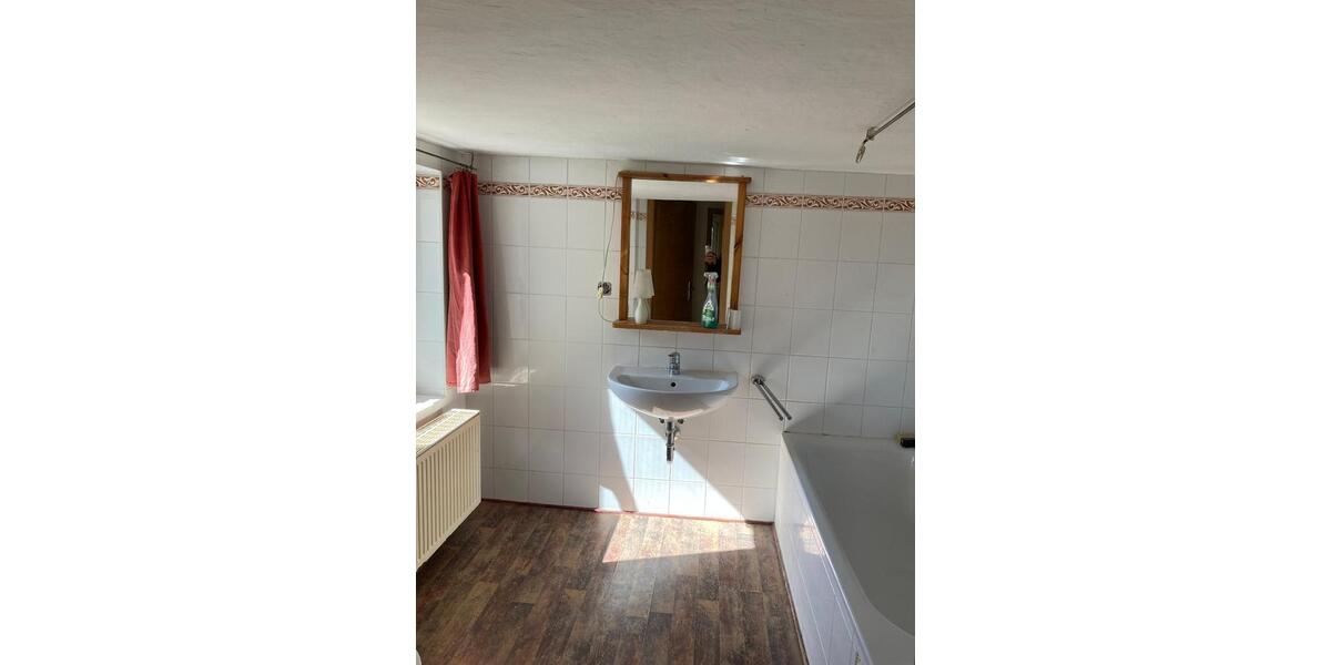 Etagenwohnung Blomberg - 6 Zimmer, 136 m&sup2;, 810&euro; | Angebot:26338796