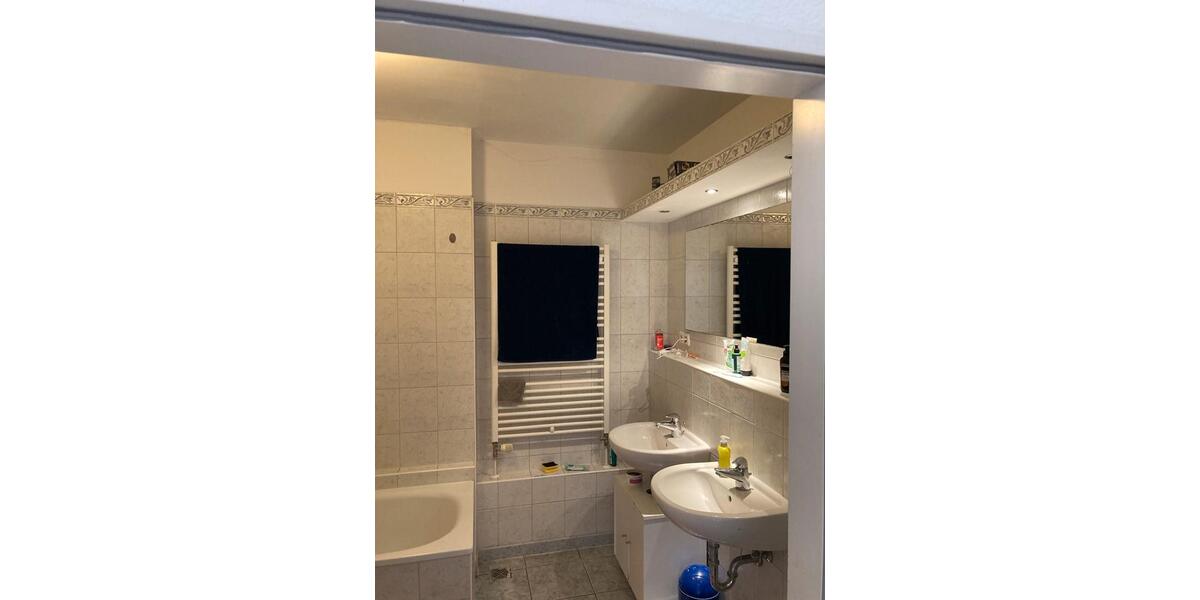 Wohnen auf Zeit Halle (Saale) - 4 Zimmer, 15 m&sup2;, 215&euro; | Angebot:25543238