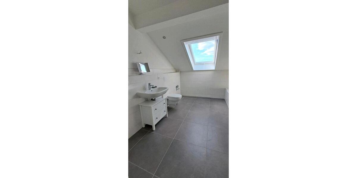 Dachgeschoßwohnung Lahr (Schwarzwald) - 3 Zimmer, 96 m&sup2;, 1.200&euro; | Angebot:26364887