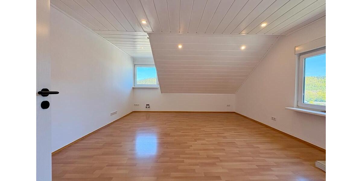 Dachgeschoßwohnung Dillenburg - 3.5 Zimmer, 94 m&sup2;, 890&euro; | Angebot:26665888