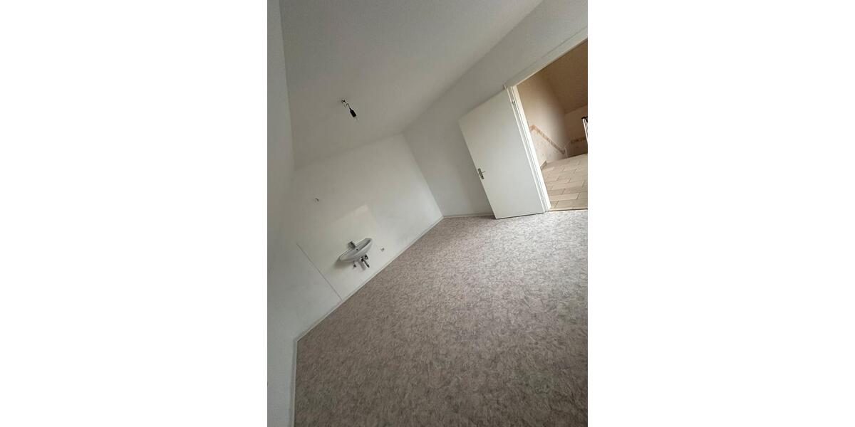 Dachgeschoßwohnung Berge - 4 Zimmer, 104 m&sup2;, 750&euro; | Angebot:26606674