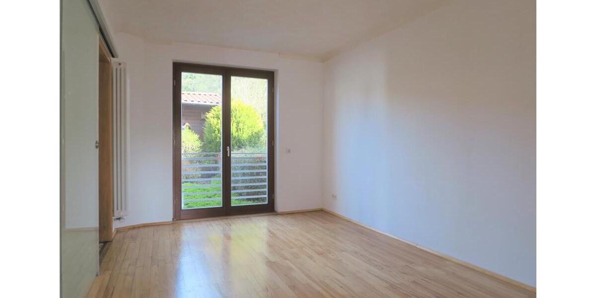 Erdgeschoßwohnung Schwalbach - 3 Zimmer, 113 m&sup2;, 900&euro; | Angebot:26032068