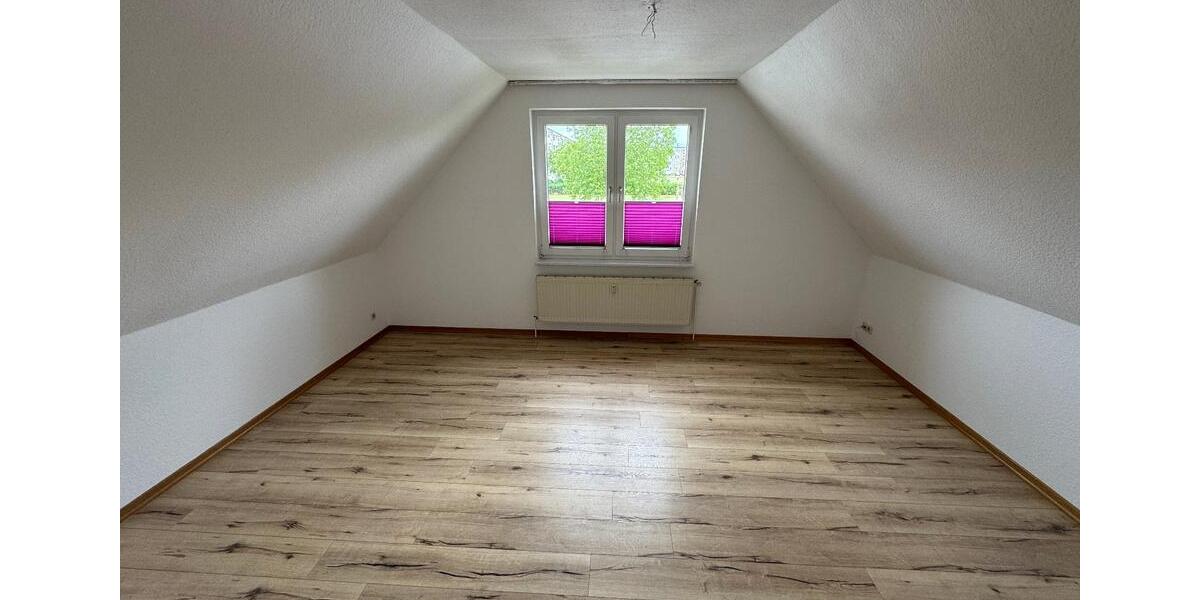 Dachgeschoßwohnung Grimmen - 4 Zimmer, 103 m&sup2;, 875&euro; | Angebot:24493624