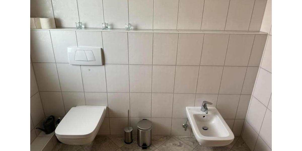 3-Zimmerwohnung mit TV, Wlan,DuscheWc, Küche, Waschmaschine, Parkplatz und Balkon 3 zimmer