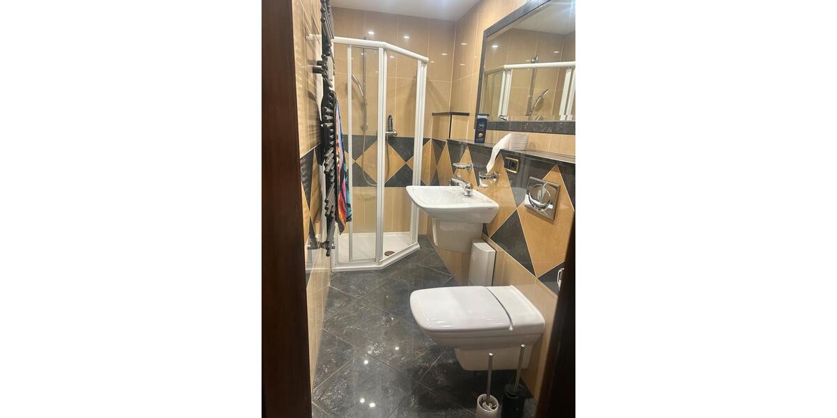 Etagenwohnung Frechen - 4 Zimmer, 180 m&sup2;, 1.900&euro; | Angebot:24772493