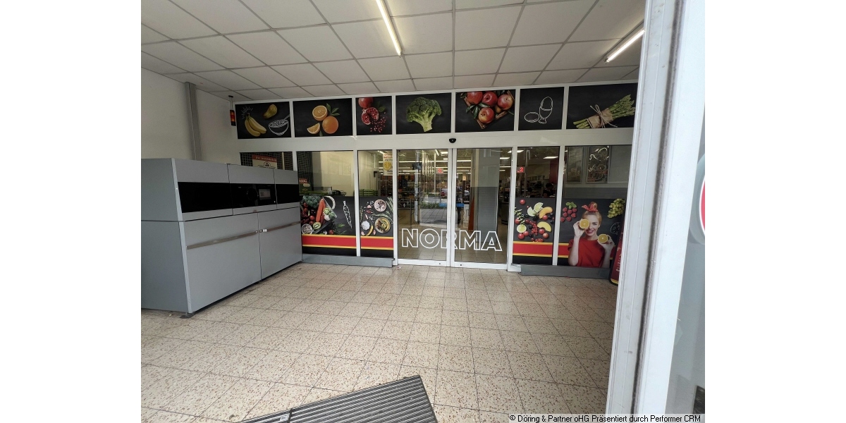 Laden direkt neben Eingang von 