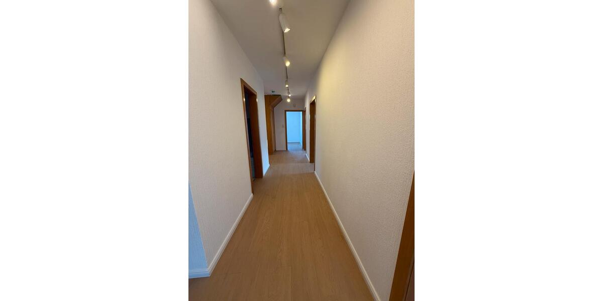 Einfamilienhaus Brunsbüttel - 7.5 Zimmer, 185 m&sup2;, 1.600&euro; | Angebot:25073557