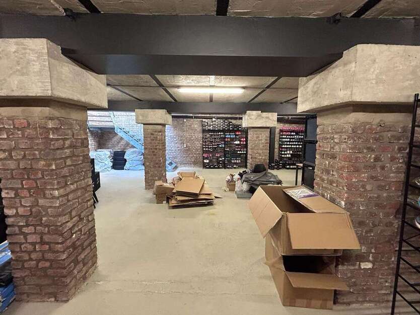 Halle in Köln 1.120 € 112.05 m²