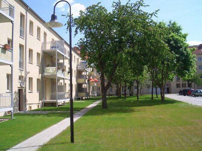 Sonnige 2-R-Wohnung mit großem Balkon, 2.OG