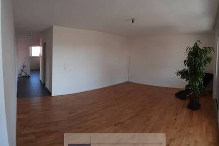3,5 Zimmerwohnung mit Balkon und Tiefgaragenstellplatz, frei ab 01.09.2025 in ruhiger Lage in Worblingen zu vermieten