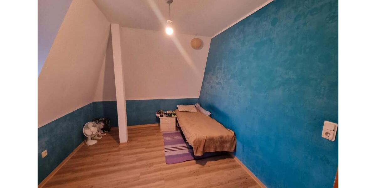 Dachgeschoßwohnung Neukirchen - 5 Zimmer, 100 m&sup2;, 600&euro; | Angebot:26167041