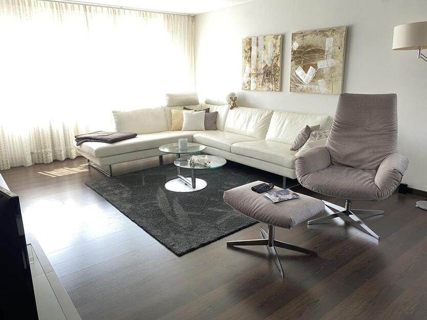 Helle 4,5-Zimmer-Wohnung mit Balkon & Tiefgarage zu vermieten