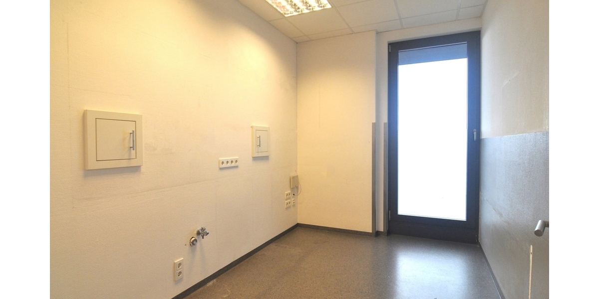 VERMIETET! Praxisfläche mit Penthouse-Feeling im Ärztehaus - Gewerbeobjekt Königstein | Angebot:26339473