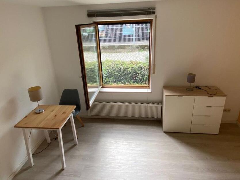 1-Zimmerwohnung, möbliert, Bad, Dusche