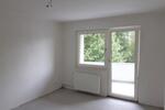 Bei VIVAWEST die Sonnenstrahlen auf dem eigenen Balkon genießen. zimmer