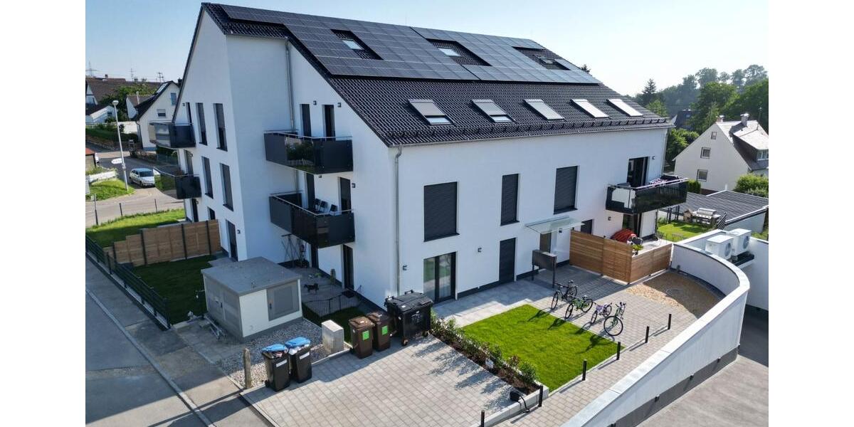 Helle Dachgeschosswohnung (3.5 Zimmer) mit Balkon & moderner EBK 3 zimmer