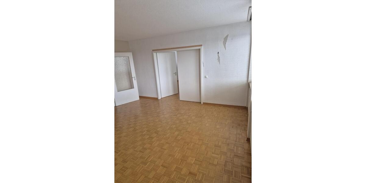 Dachgeschoßwohnung Püttlingen - 4 Zimmer, 107 m&sup2;, 650&euro; | Angebot:25959713