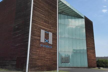 AUSSERGEWÖHNLICHE BÜROFLÄCHE AUF DEM MESSEGELÄNDE LAATZEN – ARCHITEKTUR MIT CHARAKTER UND GRÜNEM HERZ zimmer