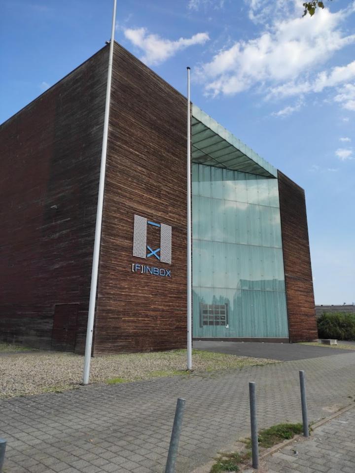 AUSSERGEWÖHNLICHE BÜROFLÄCHE AUF DEM MESSEGELÄNDE LAATZEN – ARCHITEKTUR MIT CHARAKTER UND GRÜNEM HERZ zimmer