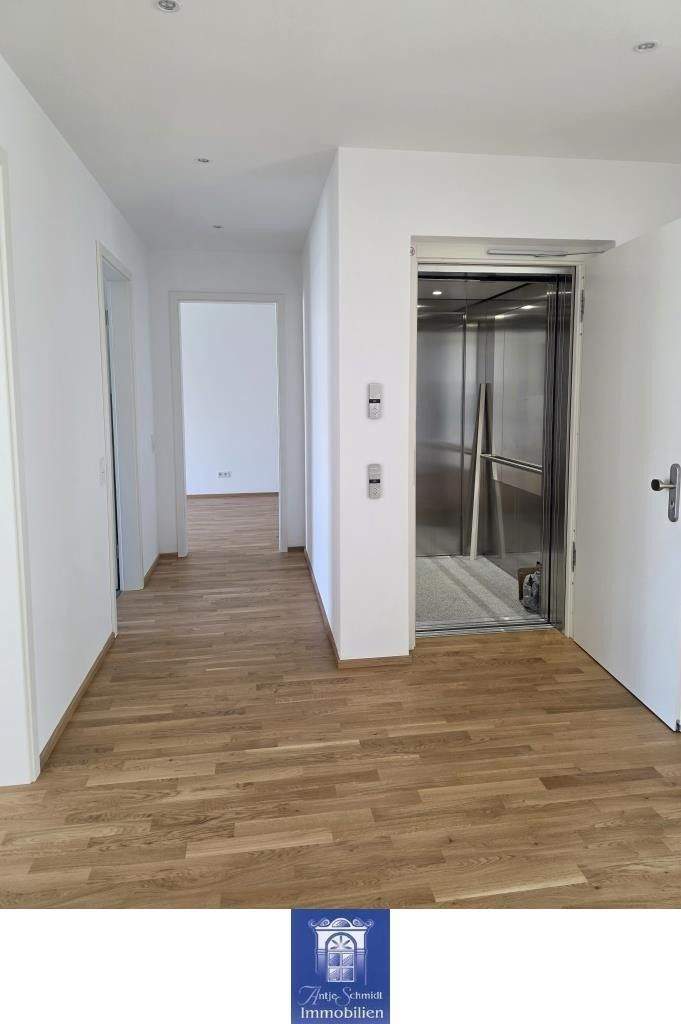 Hafencity Dresden! Traumhafte Wohnung mit zwei großen Balkonen, Lift und vieles mehr 3 zimmer