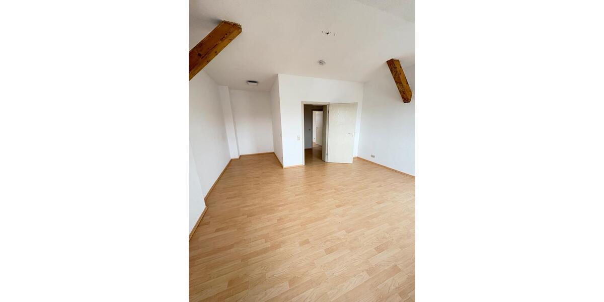 Dachgeschoßwohnung Sangerhausen - 2 Zimmer, 88 m&sup2;, 530&euro; | Angebot:23873326