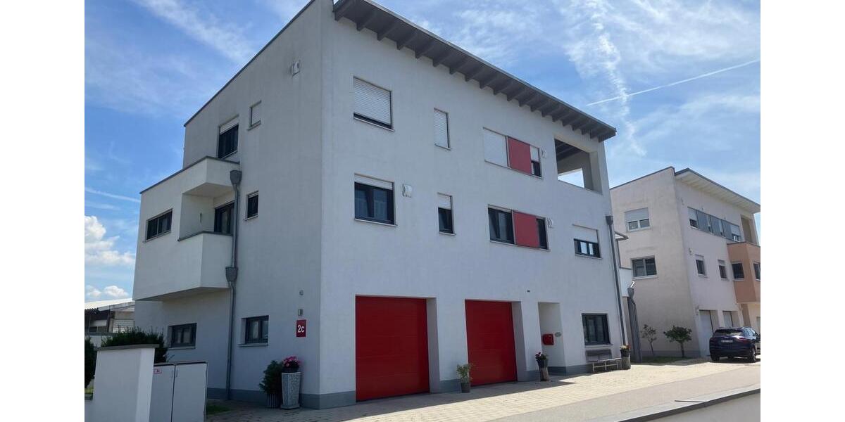 Dachgeschoßwohnung Deggendorf - 2.5 Zimmer, 96 m&sup2;, 950&euro; | Angebot:24842097