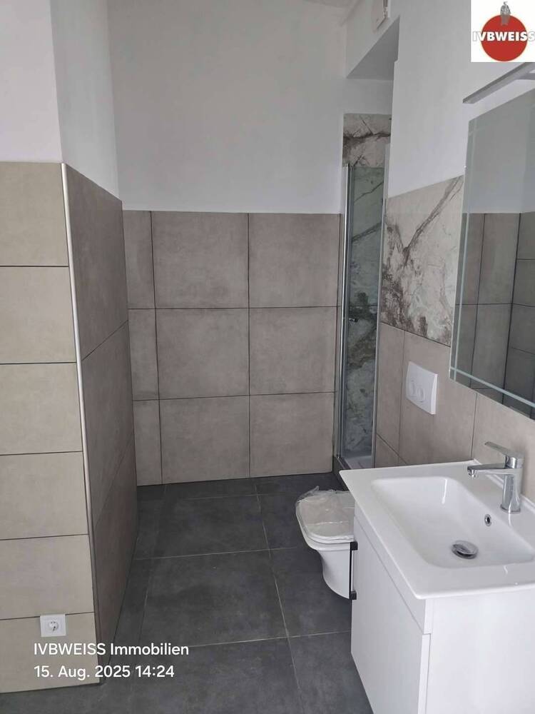 ERSTBEZUG NACH DACHAUSBAU Wohnen im Graefekiez (Schönleinstr.), 2 Zimmer, Terrasse, extrem hell