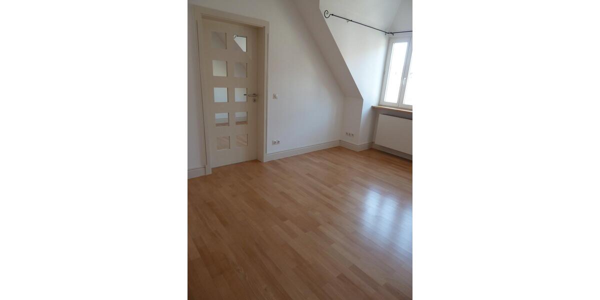 Dachgeschoßwohnung Schweinfurt Gartenstadt - 5 Zimmer, 242 m&sup2;, 1.800&euro; | Angebot:24700940