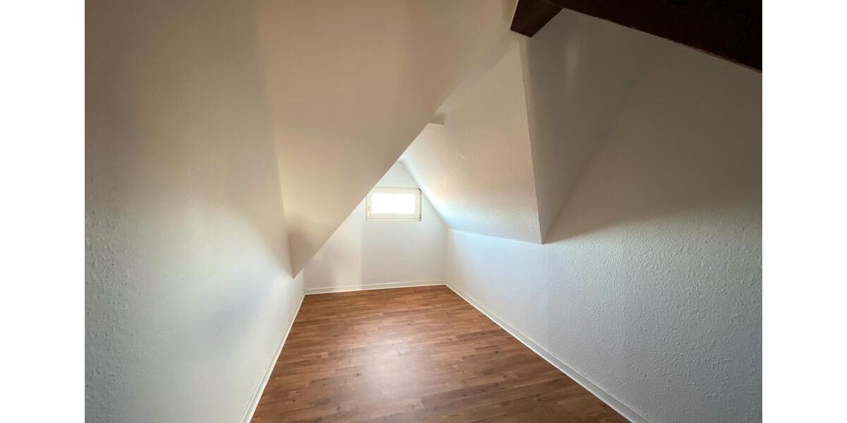 Dachgeschoßwohnung Naumburg (Saale) - 3 Zimmer, 79 m&sup2;, 500&euro; | Angebot:25719590