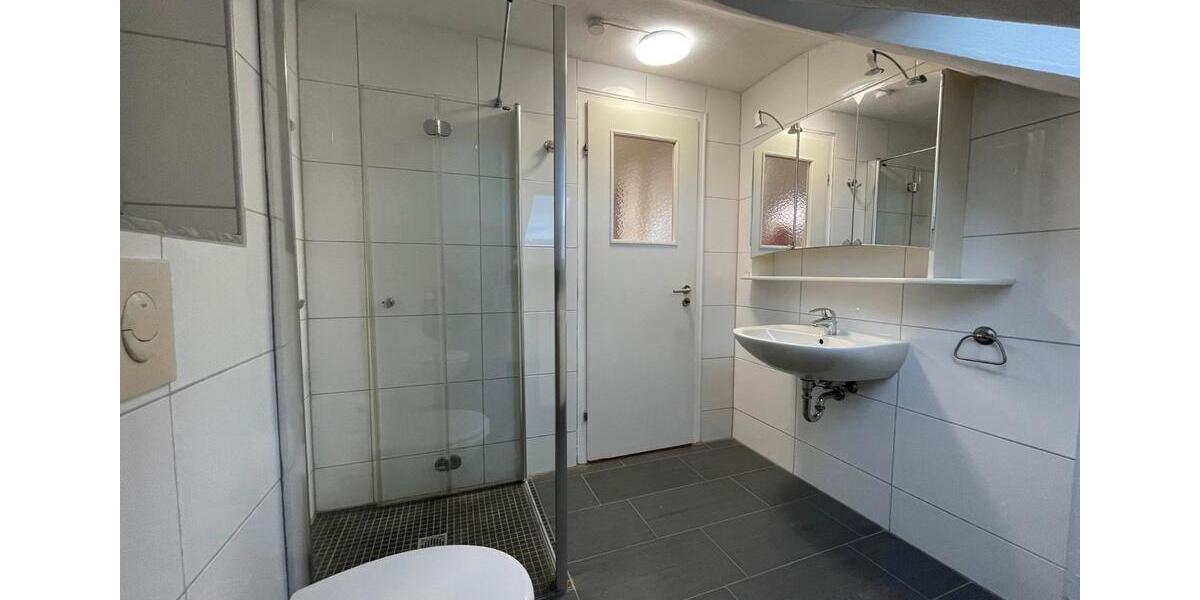 Dachgeschoßwohnung Saarbrücken West - 1 Zimmer, 65 m&sup2;, 550&euro; | Angebot:26225919