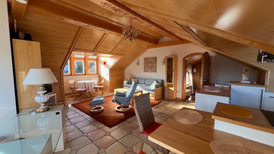 Dachgeschoßwohnung Ostelsheim - 2 Zimmer, 1.000&euro; | Angebot:22979697