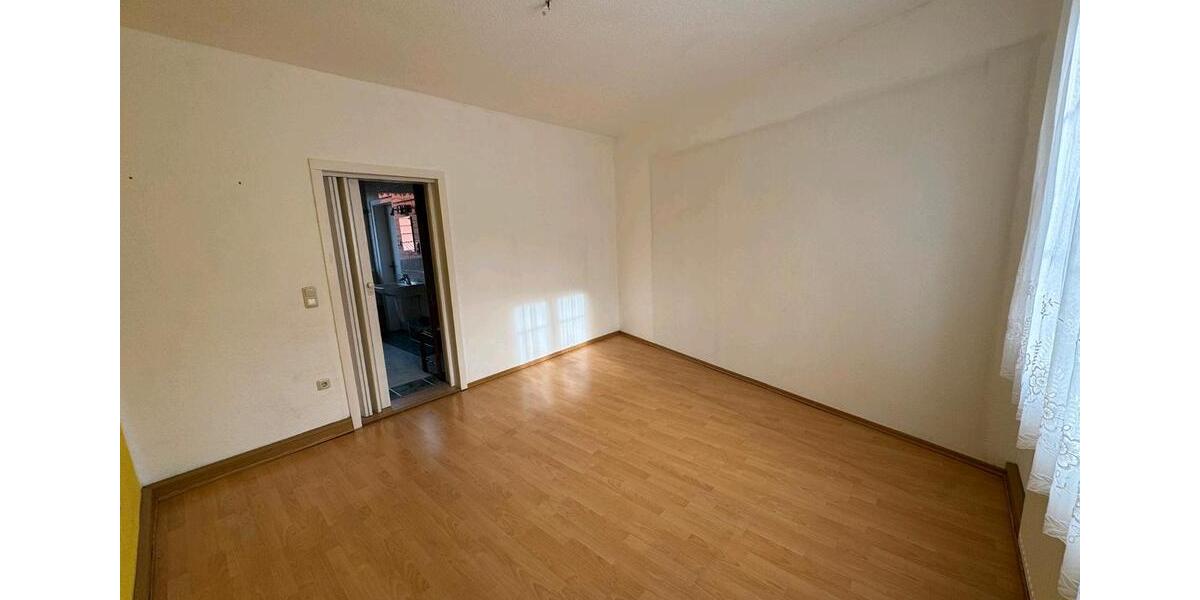 Maisonette-Wohnung in EFH mit Garten u. Nebengebäude 4 zimmer
