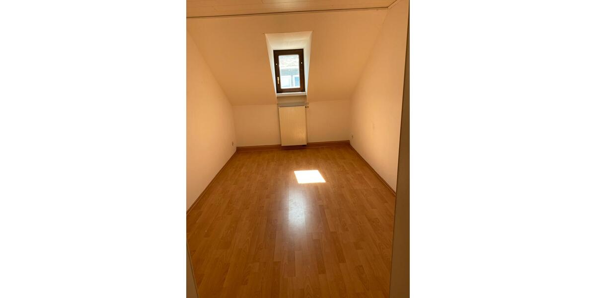 Dachgeschoßwohnung Neuwied - 4 Zimmer, 87 m&sup2;, 950&euro; | Angebot:25614264