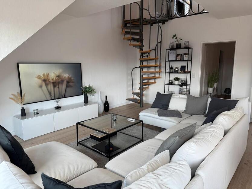 Helle Maisonette Wohnung mit Balkon