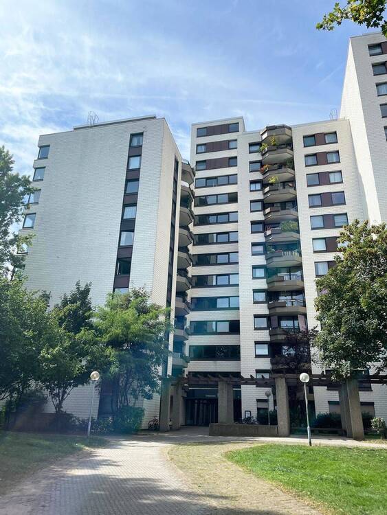 Moderne 2-Zimmer-Wohnung mit Terrasse und Blick ins Grüne, Wannenbad, separate Küche, Abstellraum