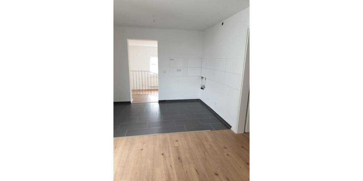 Etagenwohnung Hennef (Sieg) - 4 Zimmer, 99 m&sup2;, 1.170&euro; | Angebot:24947585