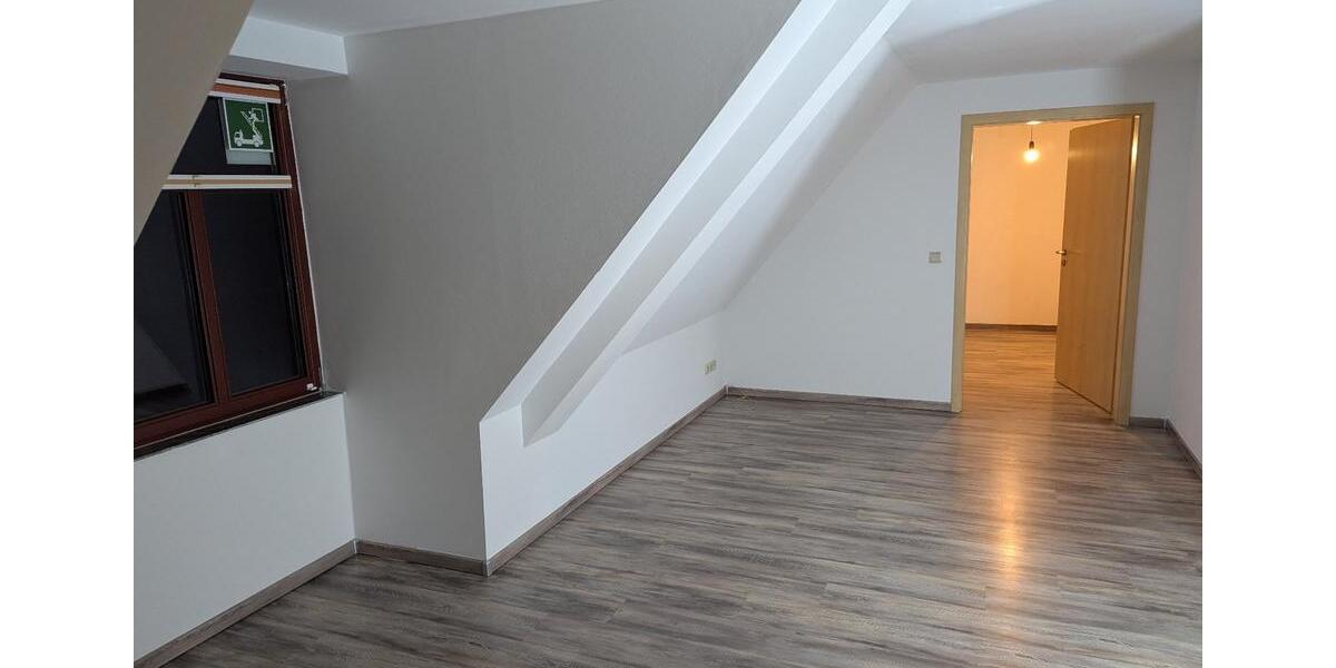 Dachgeschoßwohnung Ballenstedt - 3 Zimmer, 67 m&sup2;, 402&euro; | Angebot:26086108