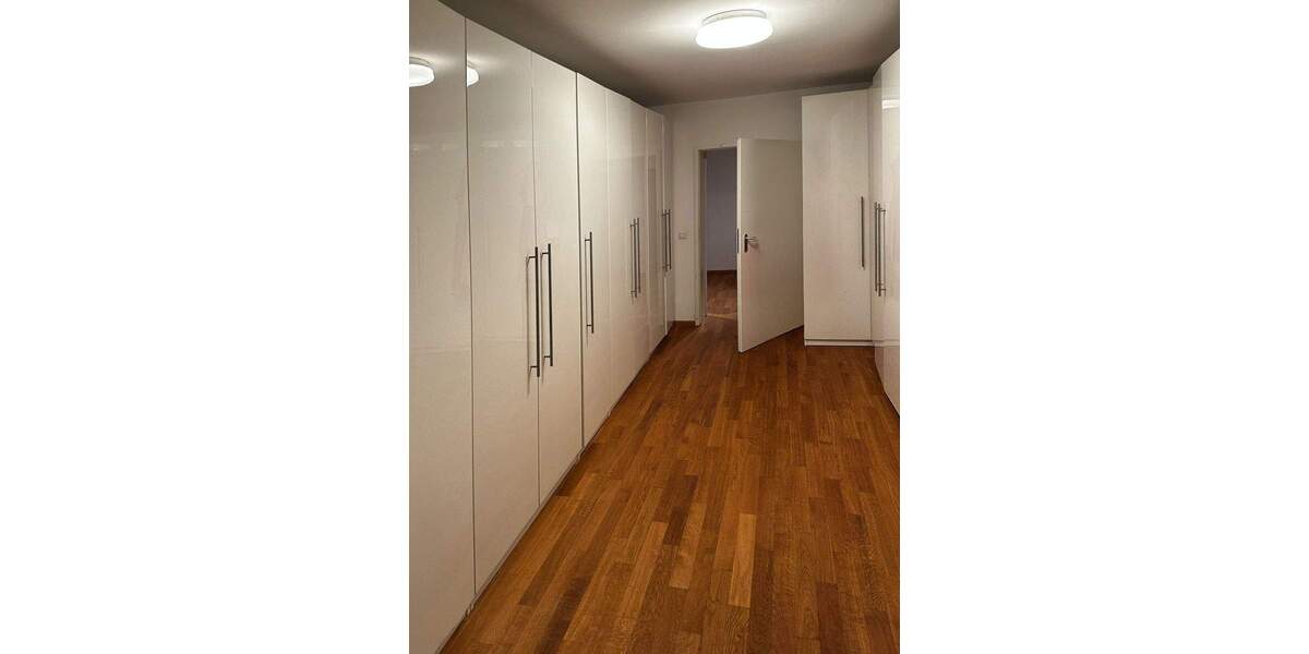 Etagenwohnung Nürnberg St Johannis - 4 Zimmer, 214 m&sup2;, 2.600&euro; | Angebot:24056652