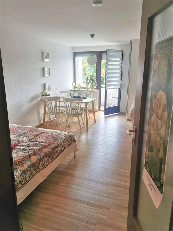 Helles und ruhiges Apartment mit Balkon im Zentrum