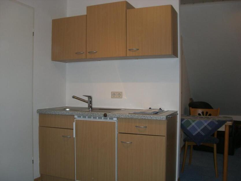 Ein-Zimmer- Apartment:, möbliertes Zimmer,