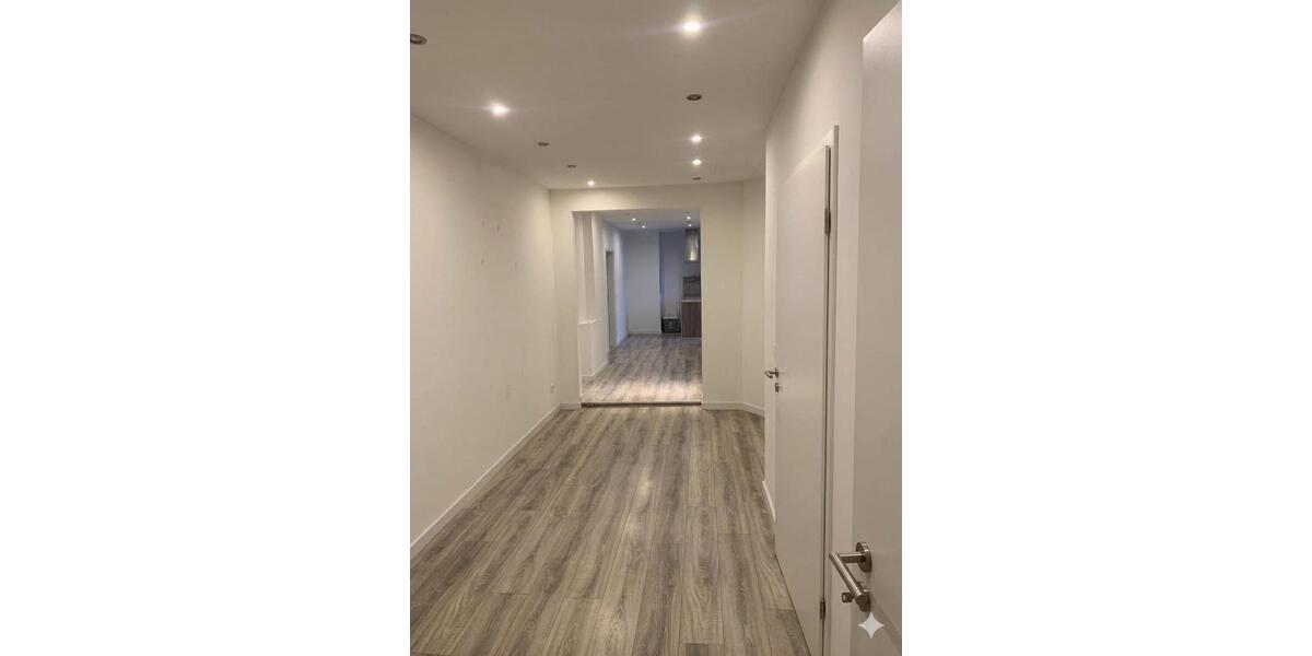 Dachgeschoßwohnung Werdau - 5 Zimmer, 145 m&sup2;, 1.200&euro; | Angebot:25965282