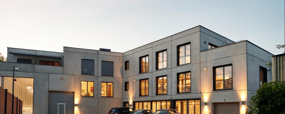 Exklusives Büro-Loft vor den Toren Münchens: Studios, Showküche, Dachterrasse zimmer