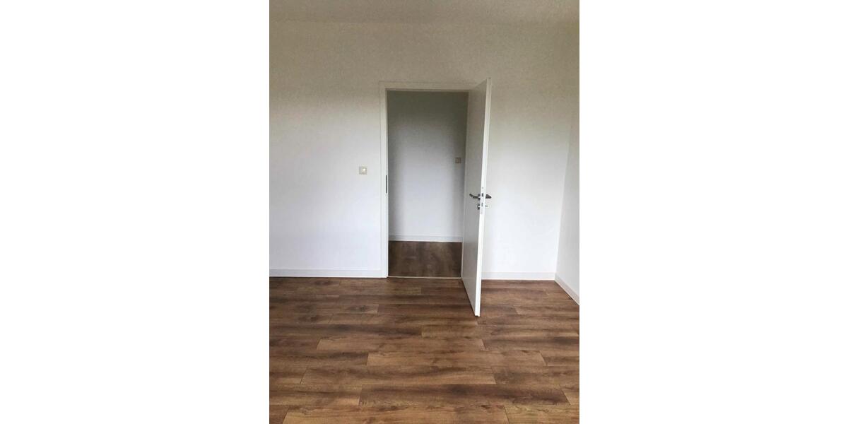 Etagenwohnung Stavenhagen - 3 Zimmer, 64 m&sup2;, 415&euro; | Angebot:24703537