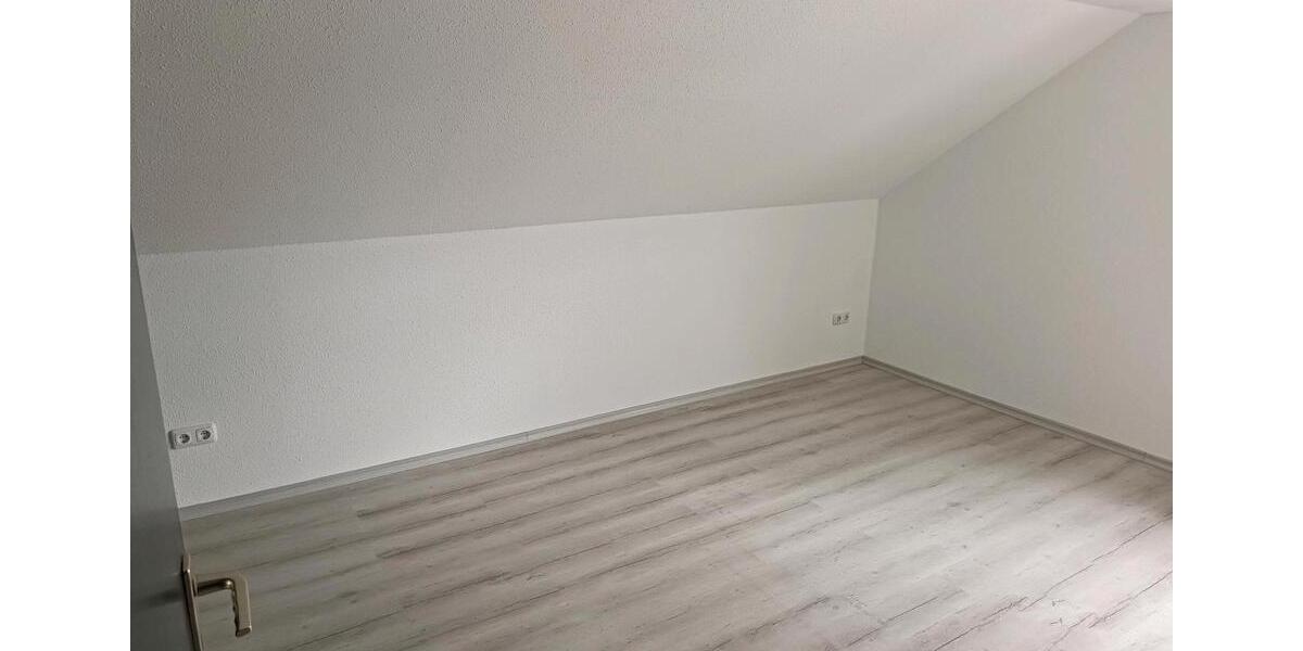Dachgeschoßwohnung Regenstauf - 3 Zimmer, 60 m&sup2;, 900&euro; | Angebot:26635426